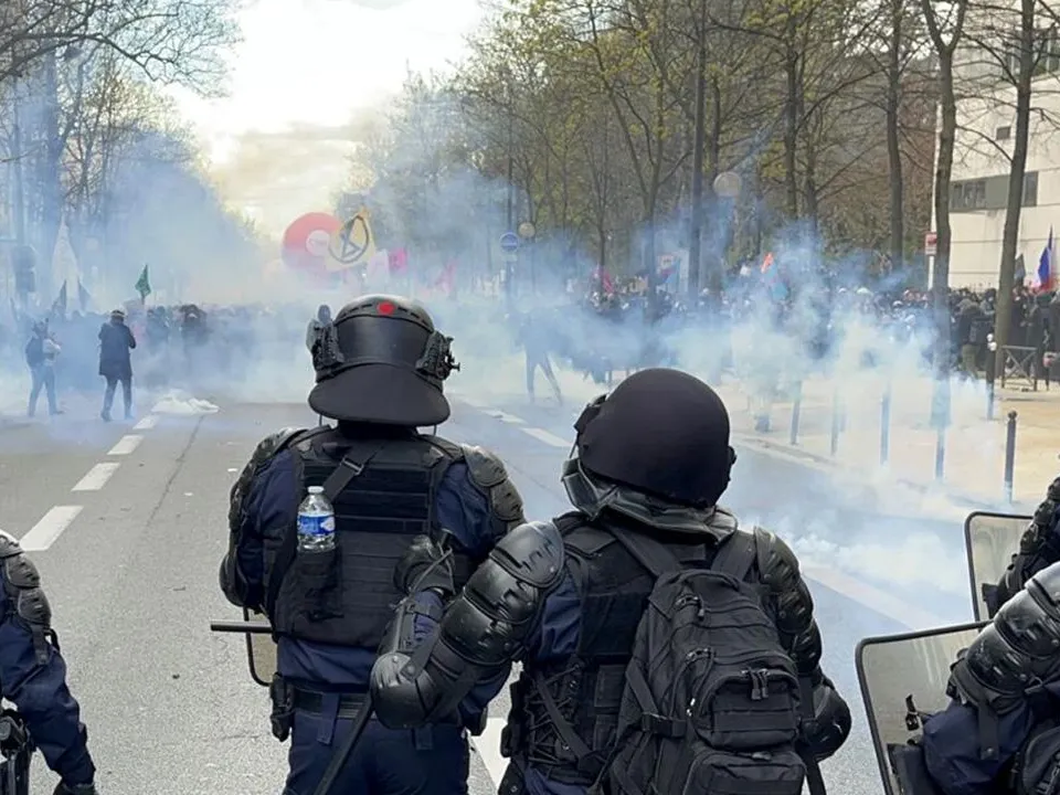 «Недовольные властью объединяются»: политолог рассказала, кто пострадает от массовых столкновений во Франции