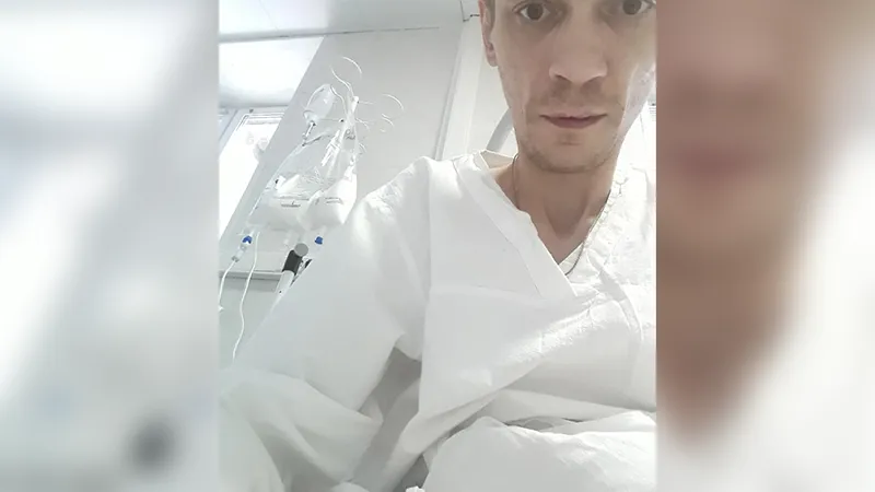 Шесть лет лежит в туберкулезной больнице бывший детдомовец, страдающий без общения