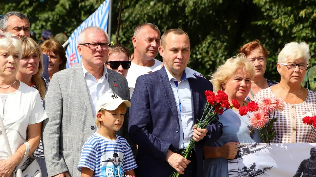 Глава Воскресенска поздравил десантников с 93-й годовщиной образования ВДВ