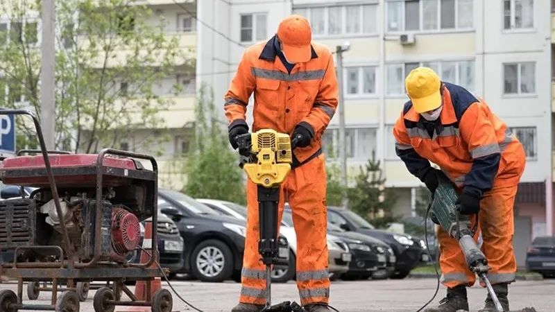 Почти сто тысяч ям устранили во дворах Подмосковья