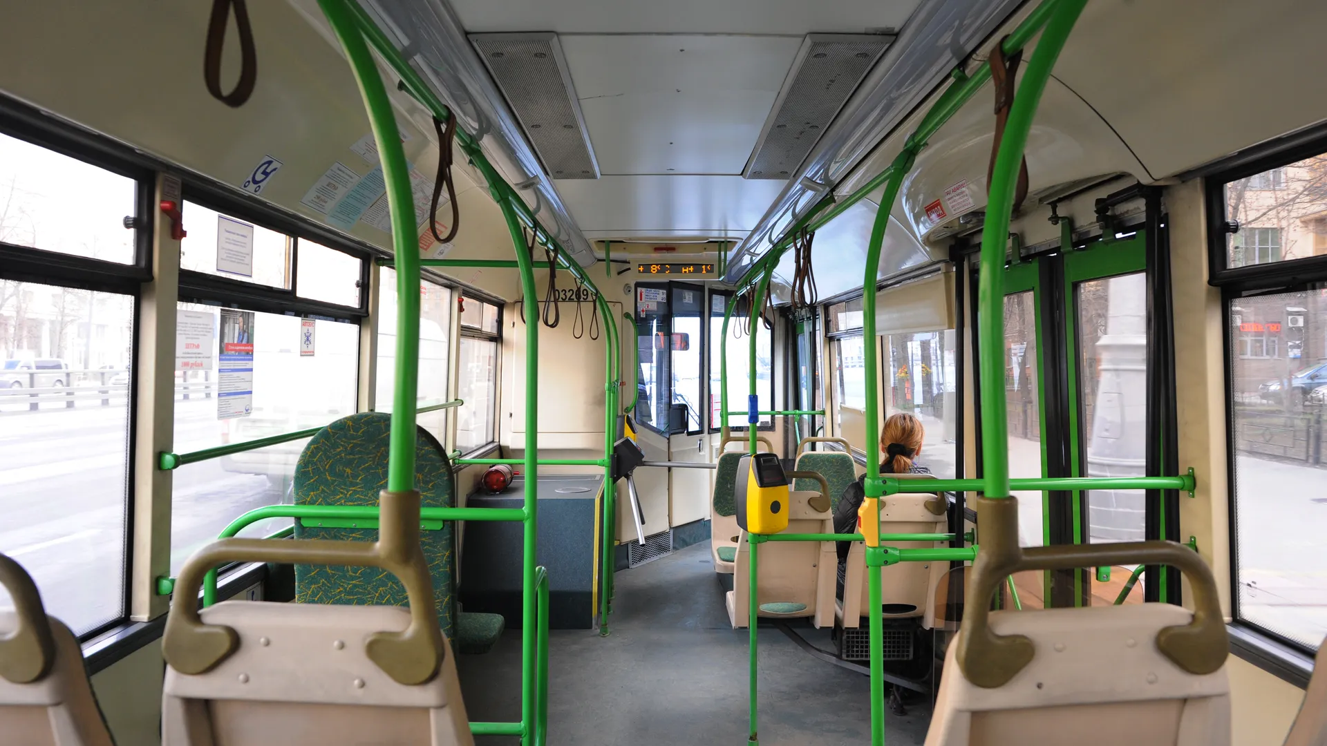 «Садитесь у двери, а не в середине»: врач назвал самое опасное место в автобусе