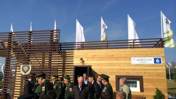 Ультрасовременные быстровозводимые дома для военных представили в Кубинке