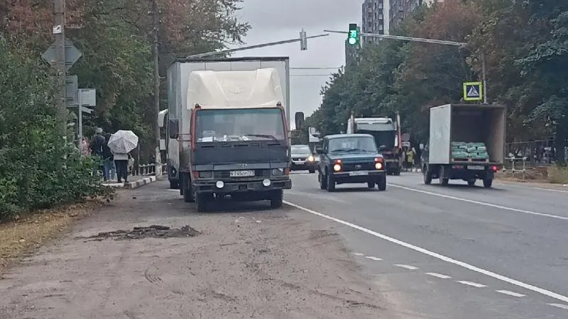 Брошенный грузовик полгода мешает движению автобусов в Щелково