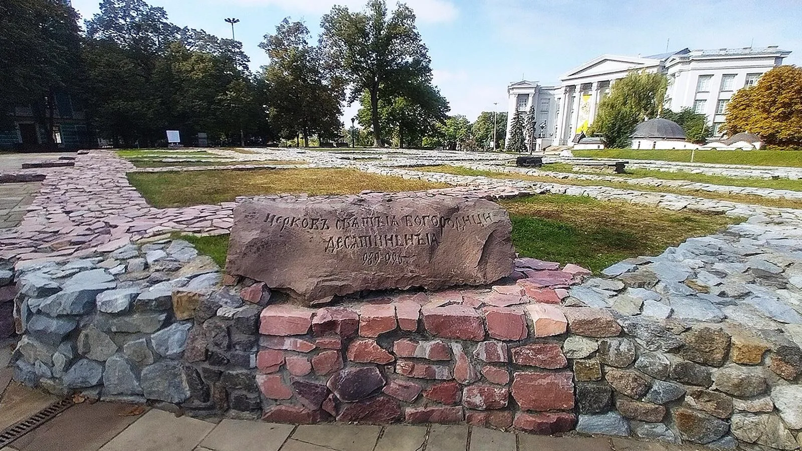 Фундамент Десятинной церкви