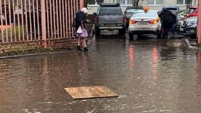 «Море» у входа в детскую поликлинику ликвидировали в Королеве