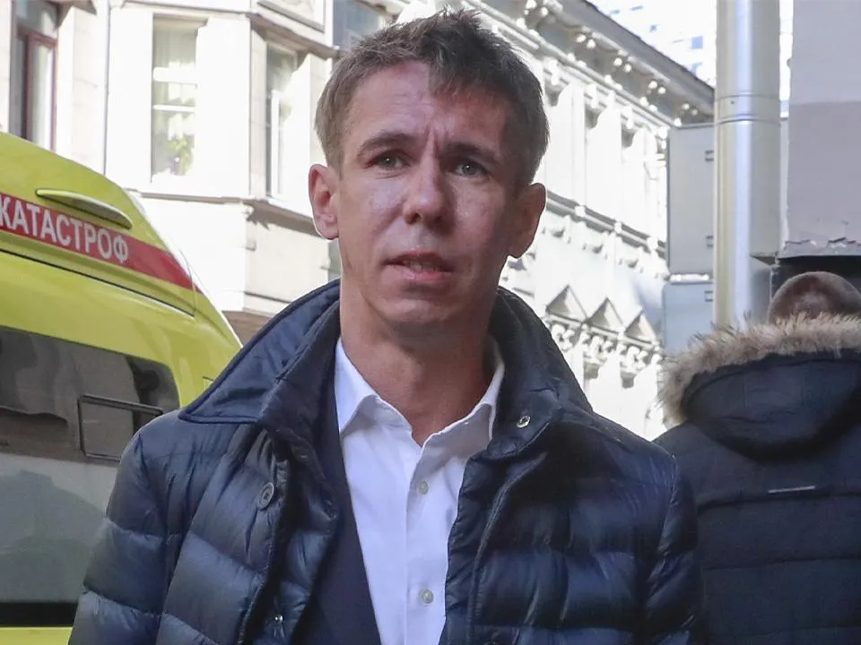 «Недовзрослевший маменькин сынок»: психолог раскрыл главные проблемы Панина, из-за которых он пьет