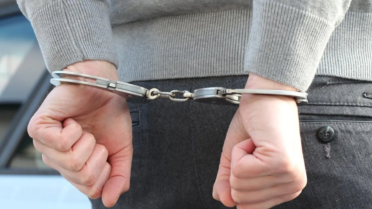 Адвоката и двух его подельников задержали в Петербурге за крупное мошенничество