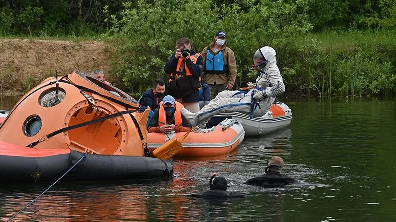 Космонавты отработали аварийную посадку на воду в Ногинском спасательном центре МЧС