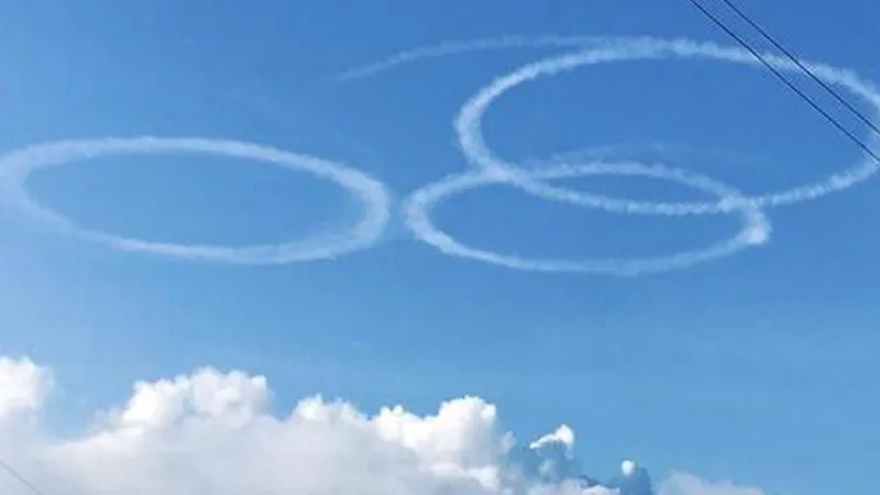 В небе над Симферополем появились «загадочные кольца»