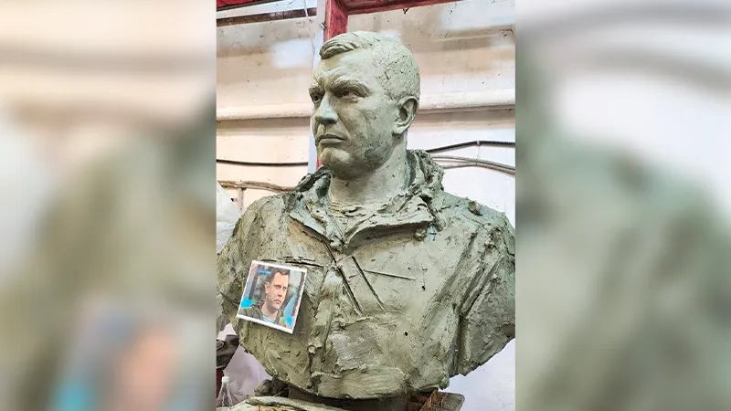 Стало известно, как будет выглядеть памятник первому Главе ДНР в центре Донецка