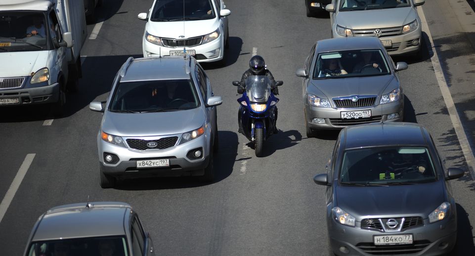Пробки на дорогах Подмосковья оценили в 4 балла утром 29 июля