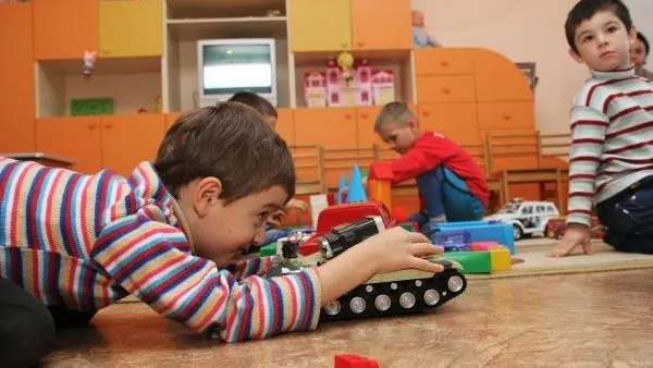 Почти 800 детей-сирот обрели семью с начала года в Подмосковье