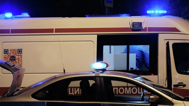 Грузовик врезался в пешеходов возле ТЦ «МЕГА Белая Дача»: пятилетняя девочка скончалась