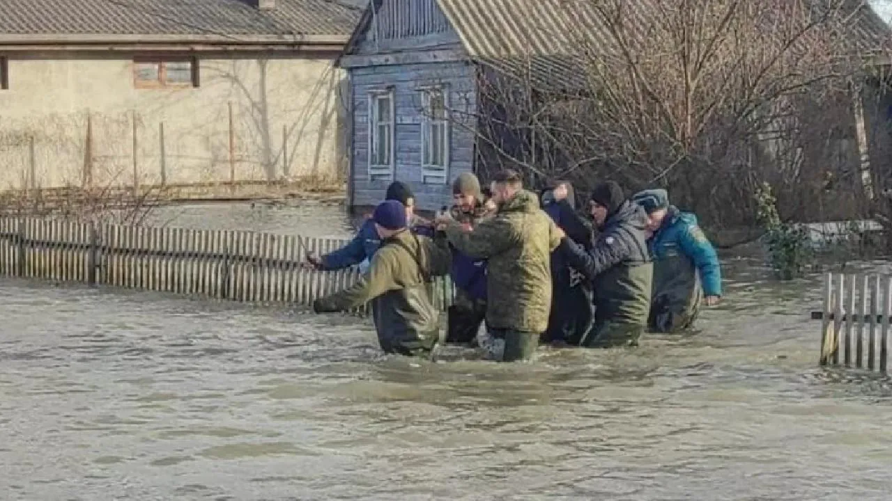 На юге России эвакуировали почти тысячу человек