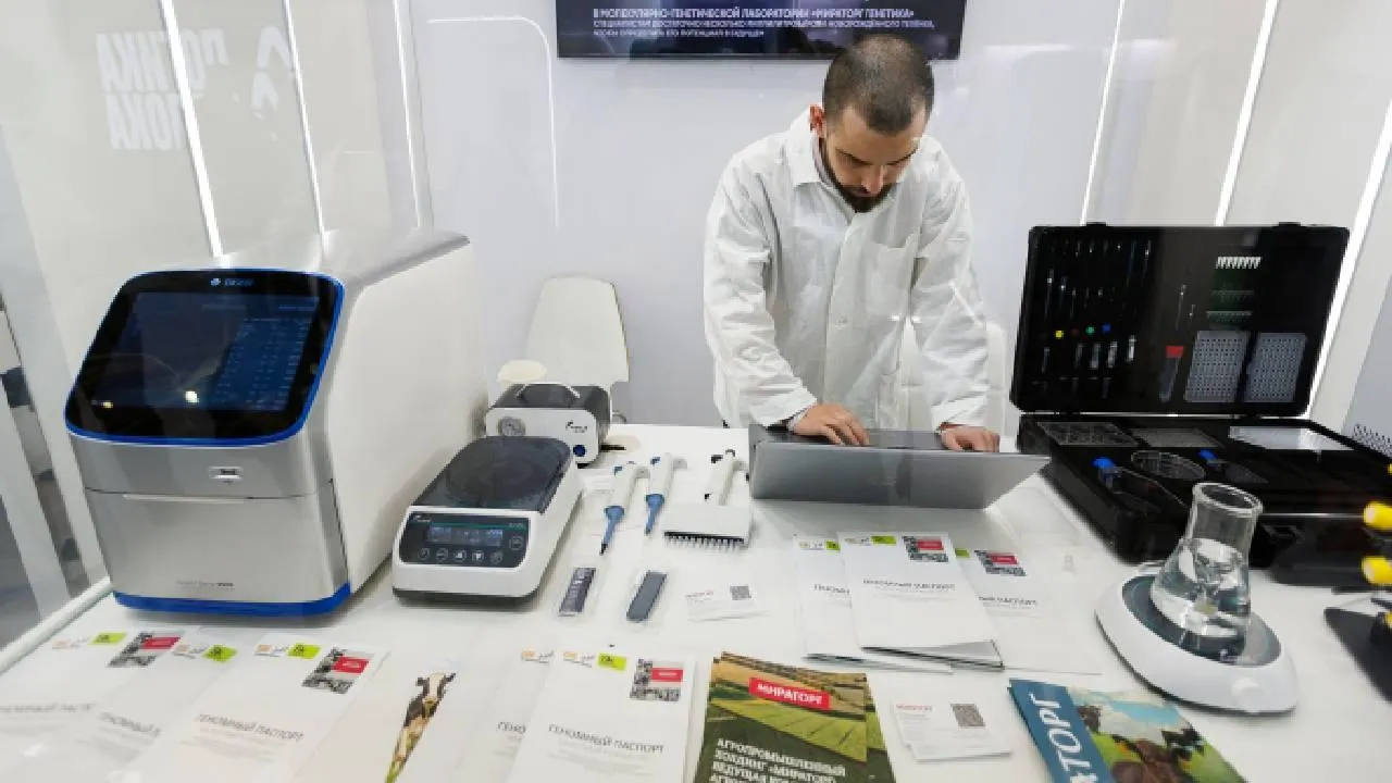 Ногинский школьник продемонстрировал работу нейротренажера