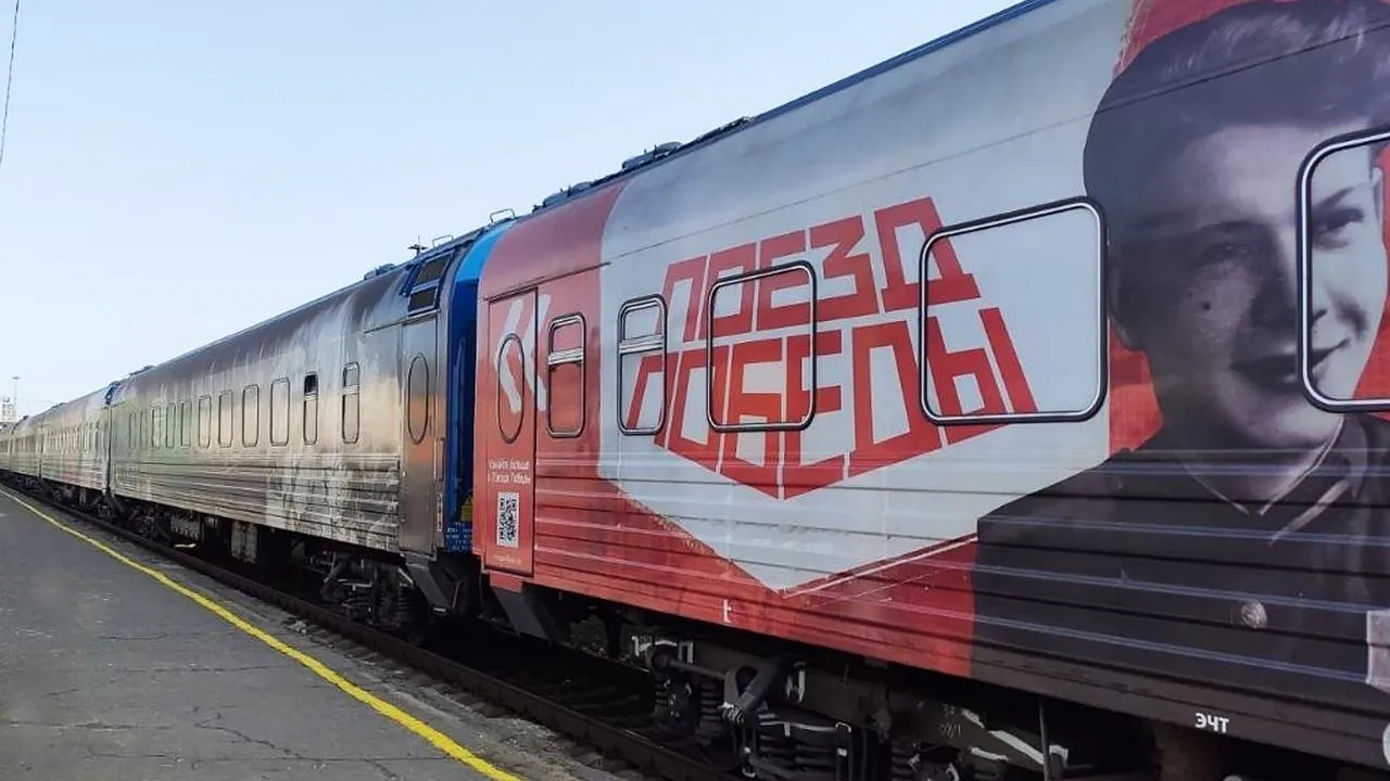 Ретро-состав, бесплатная еда и огни: более 20 млн россиян отметили День Победы