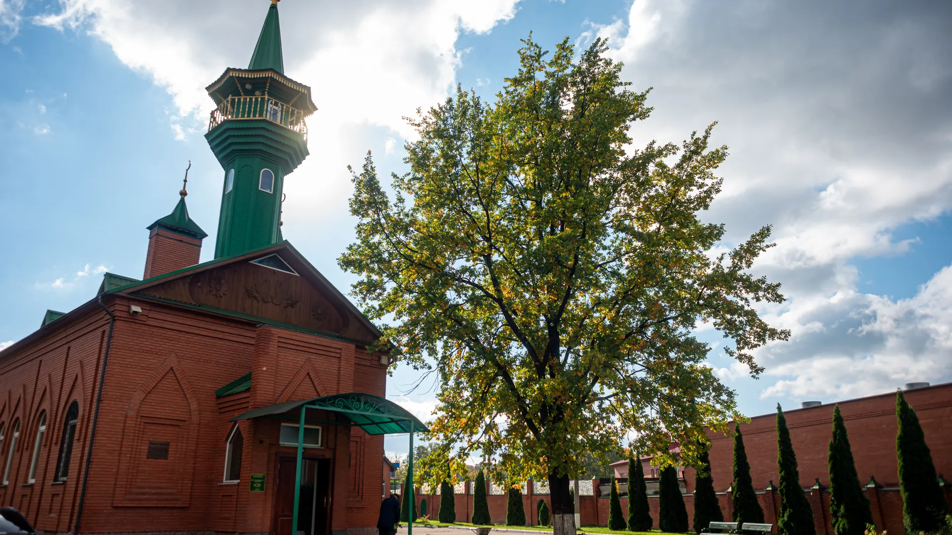 «Они нам не нравятся»: почему коренные татары в ужасе от новых лиц в своих общинах