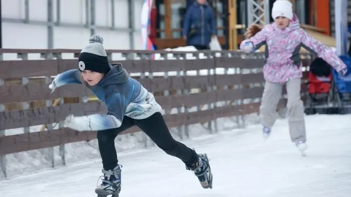 Катки с искусственным покрытием в столичных парках будут работать по новым правилам