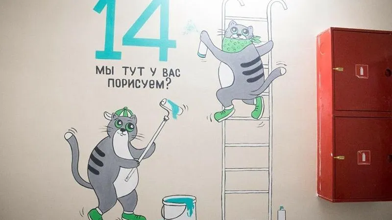 Кот – главный на районе: многоэтажный дом под Солнечногорском превратился в арт-объект 