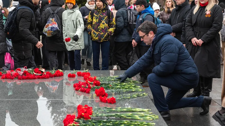 Цветы от администрации и депутатов. Фото: администрация г. о. Реутов