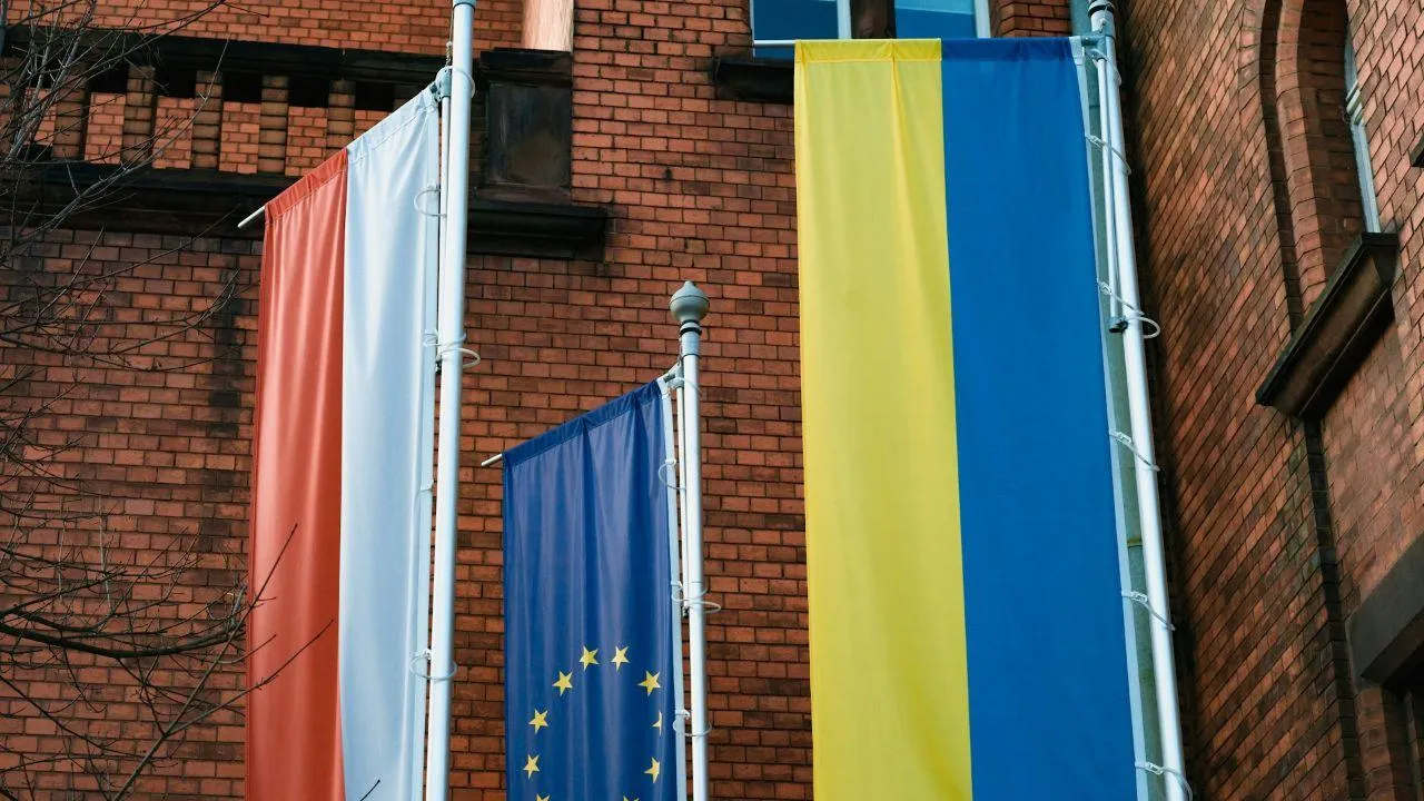 В Польше добились от Украины решения по эксгумации жертв Волынской резни