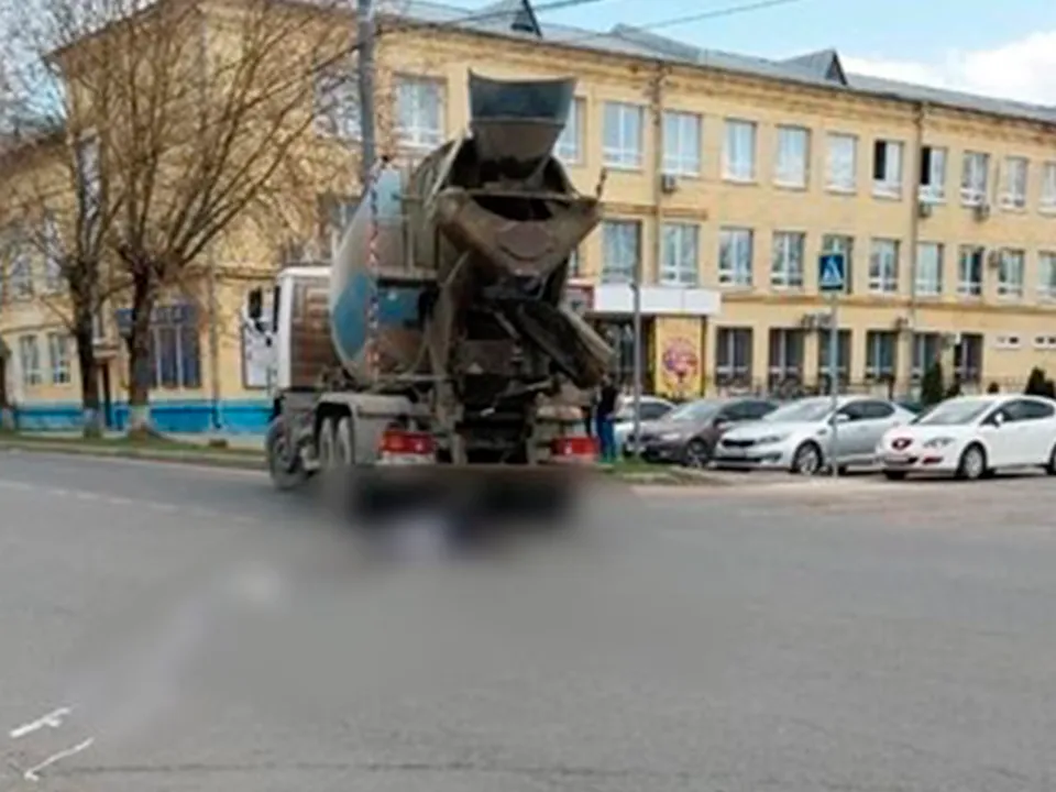 «Перебегала, надеясь на авось»: женщина в Ногинске была раздавлена бетономешалкой