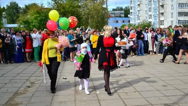 Флэш-моб в поддержку больной лейкозом первоклассницы прошел в Талдоме