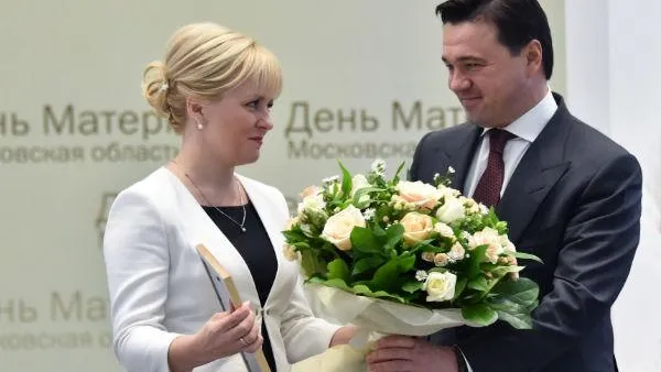 Воробьев вручил многодетным матерям знаки «Материнская слава»