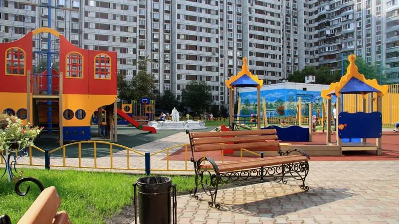 Более тысячи дворов благоустроили в Подмосковье с начала года