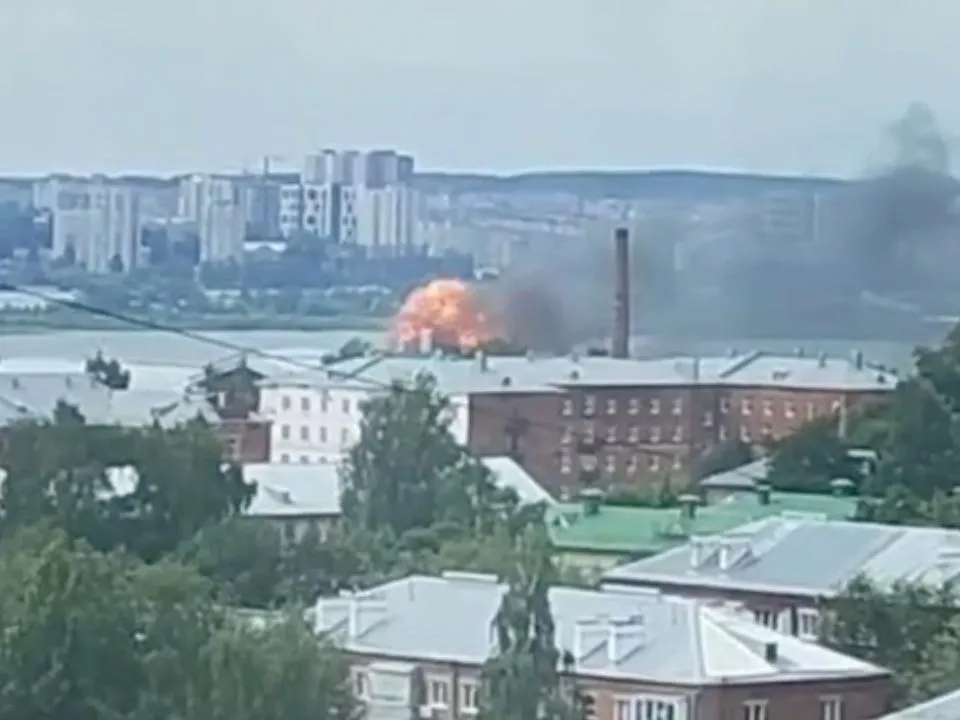 «Трясло все здания»: БПЛА атаковали Ижевск, пострадали люди — местные жители рассказали подробности о случившемся