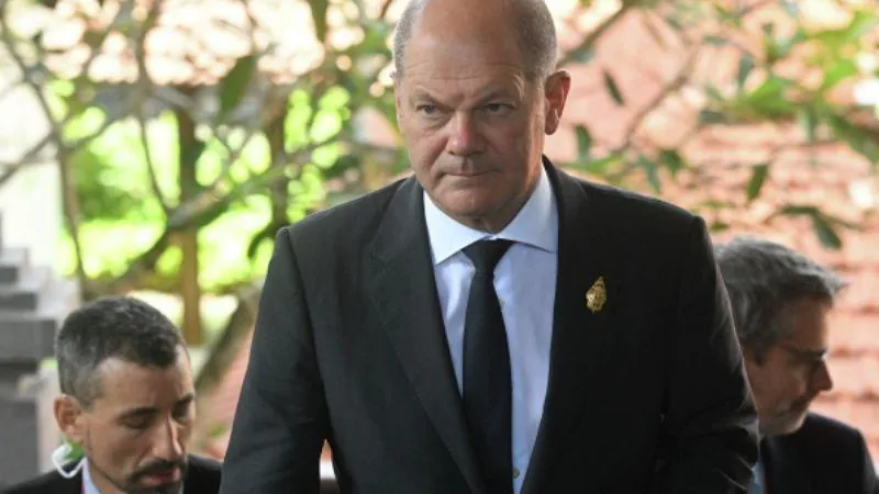 Олаф Шольц рассказал о своих длительных телефонных разговорах с президентом Путиным