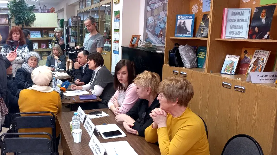Фото: REGIONS/Олег Книжник. На фото: выездной прием в краеведческой библиотеке Электростали