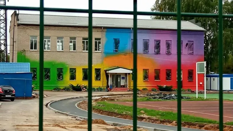 В администрации Люберец объяснили, почему распишут стадион в Краскове во все цвета радуги