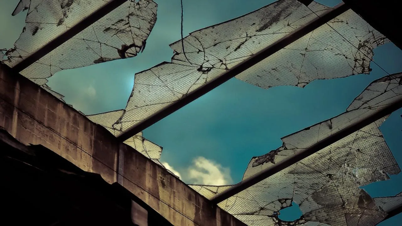 ВСУ разрушили многоэтажку в Угледаре, оставив жителей умирать под завалами