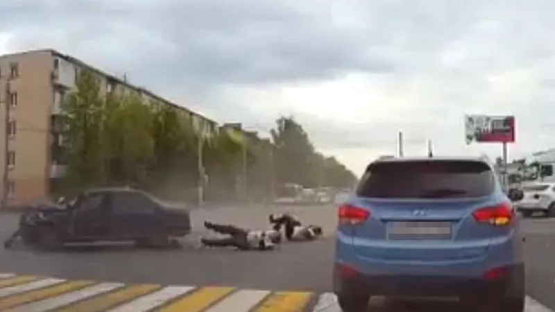 Двое мужчин вылетели из салона машины во время аварии в Клину