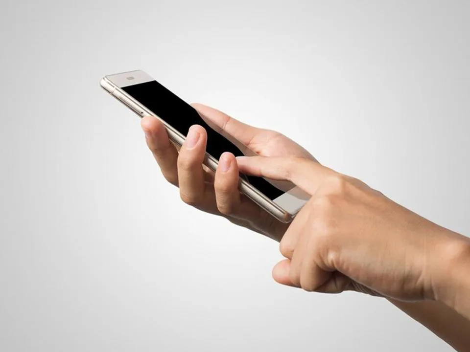 «Будет чем-то средним между iOS и Android»: выяснилось, когда выпустят полностью российский смартфон