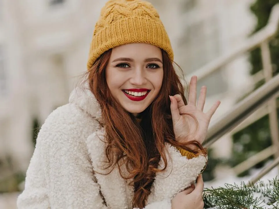 «Пригодится любительницам гулять в дождь»: каким должен быть осенний макияж