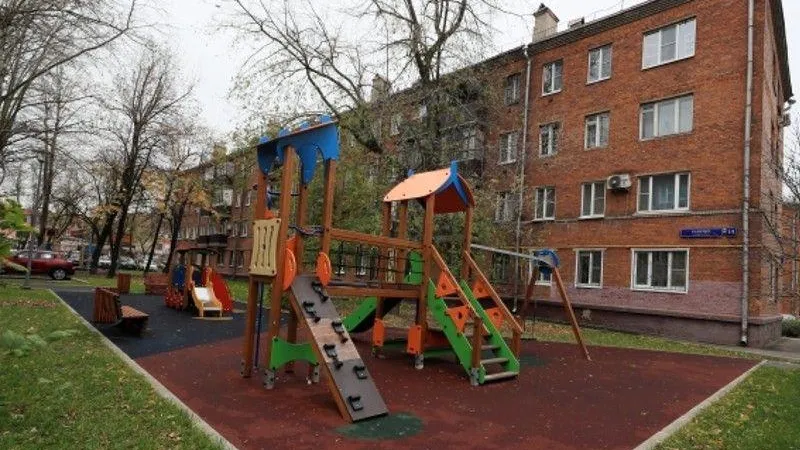 Две с половиной сотни детских площадок установили в Подмосковье в 2021 году