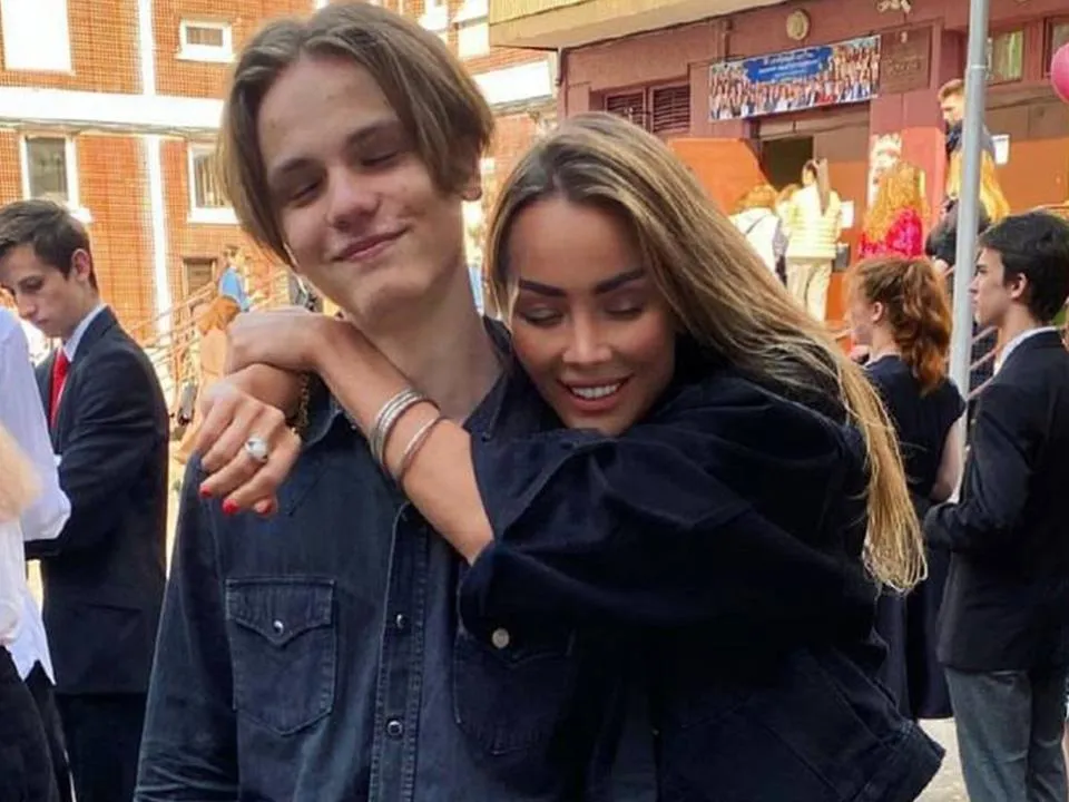 «Помаду ликвидировали с лица»: телеведущая вспомнила самое ужасное первое сентября