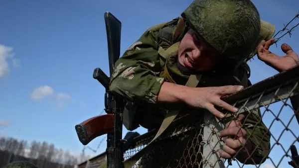 Подмосковные военные будут проходить полосу препятствий под детские крики