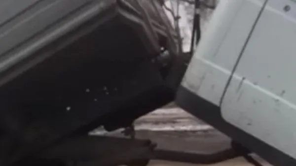 «Газель» разломилась пополам во время движения в Алтайском крае