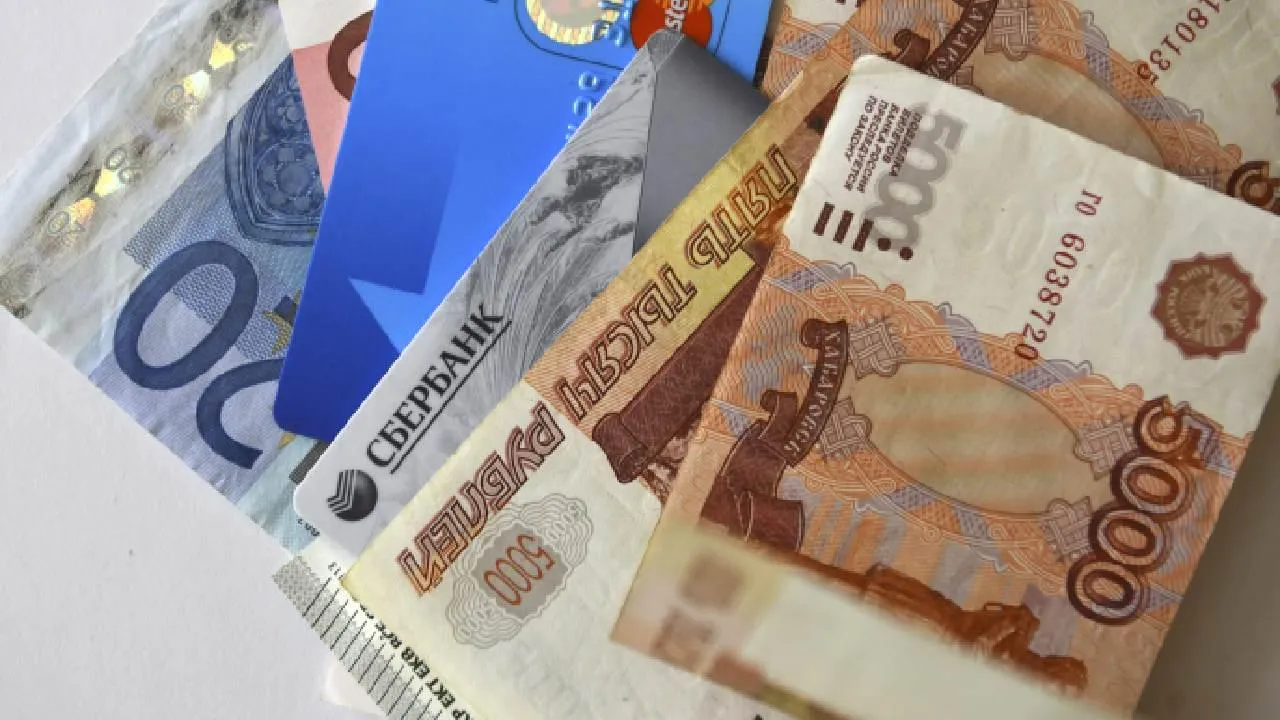 Эксперт Холод пояснил, почему не все россияне ощутили рост зарплаты