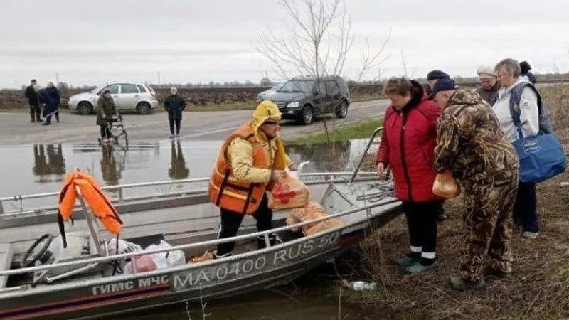 В Подмосковье организовали переправу в подтопленные населенные пункты