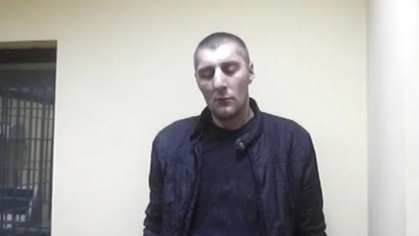 Вор, промышляющий на автостоянке, протаранил ворота, скрываясь от полиции в Люберецком районе