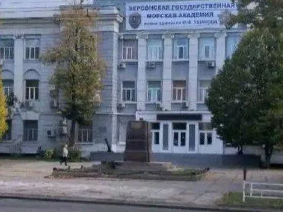 «Суворов собирайся, мы уходим»: россияне шутят об исчезновении памятников в Херсоне