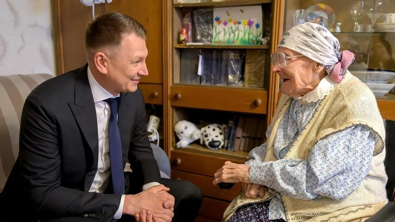 Александр Двойных навестил 101-летнего ветерана из Подольска