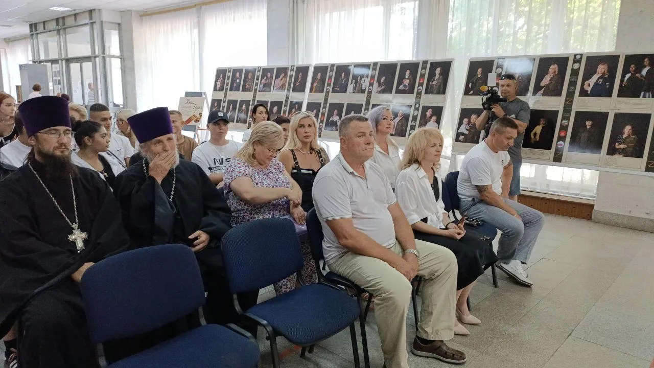 Жительница подмосковного Щелкова открыла фотовыставку в Херсонской области