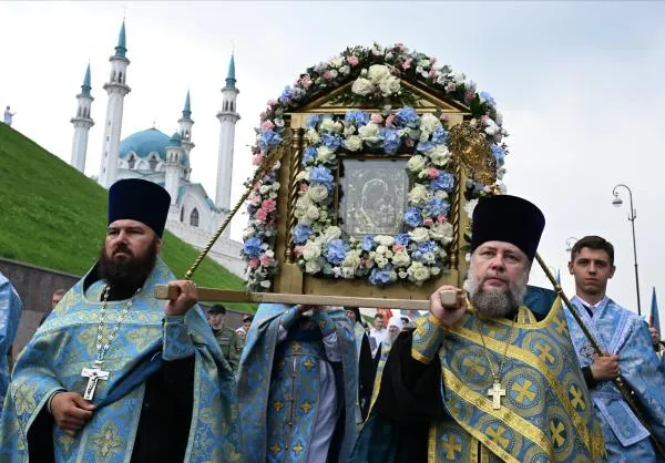 Крестный ход в честь праздника обретения Казанской иконы Божией Матери в Казани