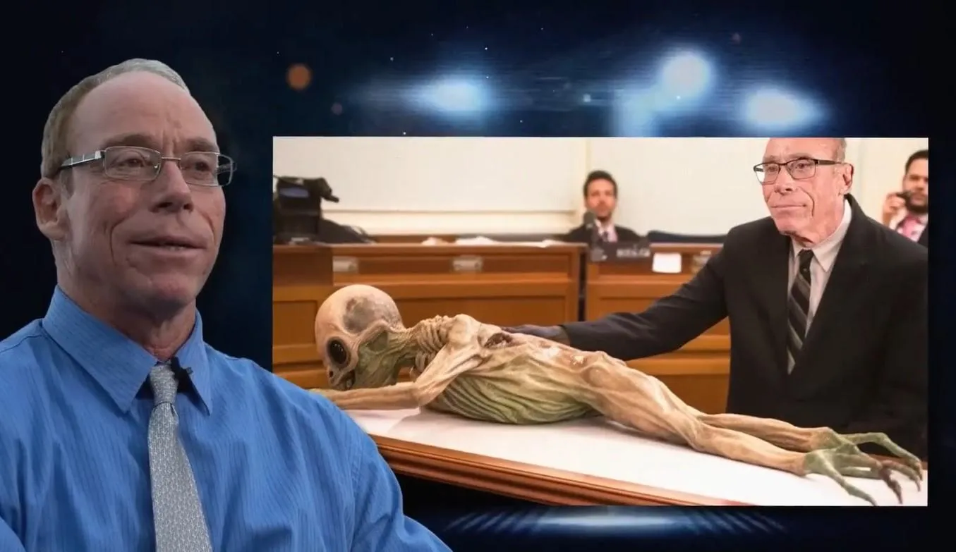 @ tophype/Ученый Стивен Грир заявляет, что инопланетяне периодически посещают нашу Землю. Особенно их привлекают периоды резких скачков в развитии ядерного оружия и успехи в производстве новых средств массового уничтожения на нашей планете. Из этого можно предположить, что они опасаются нашего прогресса в этих направлениях