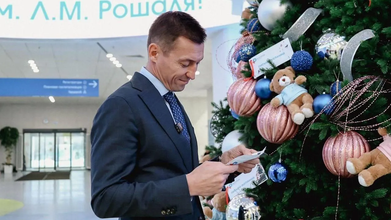 Более 80 человек приняли участие в акции «Елка желаний» в Детском клиническом центре имени Рошаля
